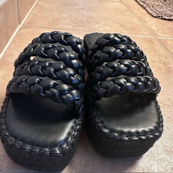 Platform slides - Picture 2 of 4